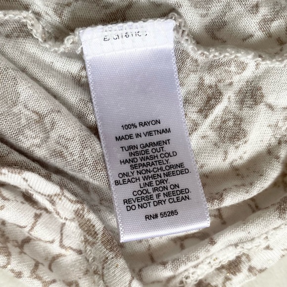 ⭐️ Express Long Sleeve Cold Shoulder Snake Print Long Sleeve Tee Small - Picture 12 of 12